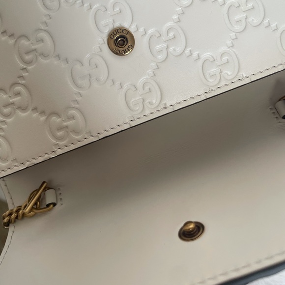Gucci Guccissima Cherry accent Wallet on chain, mini crossbody white leather - Picture 7 of 16